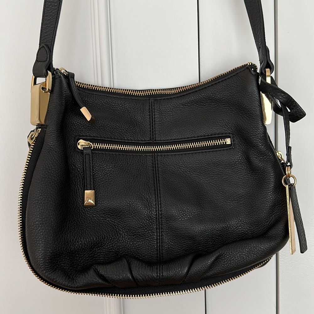 Vince Camuto Black Leather Crossbody Bag Goldtone Hardware Zipper Detail VGUC